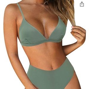 🛑 SOLD RUUHEE Army Green Bikini top SZ XL (8-10)